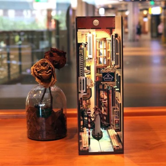 DIY 3D Book Nook Kit Travel in Venice 127pcs - Picture 6 of 6